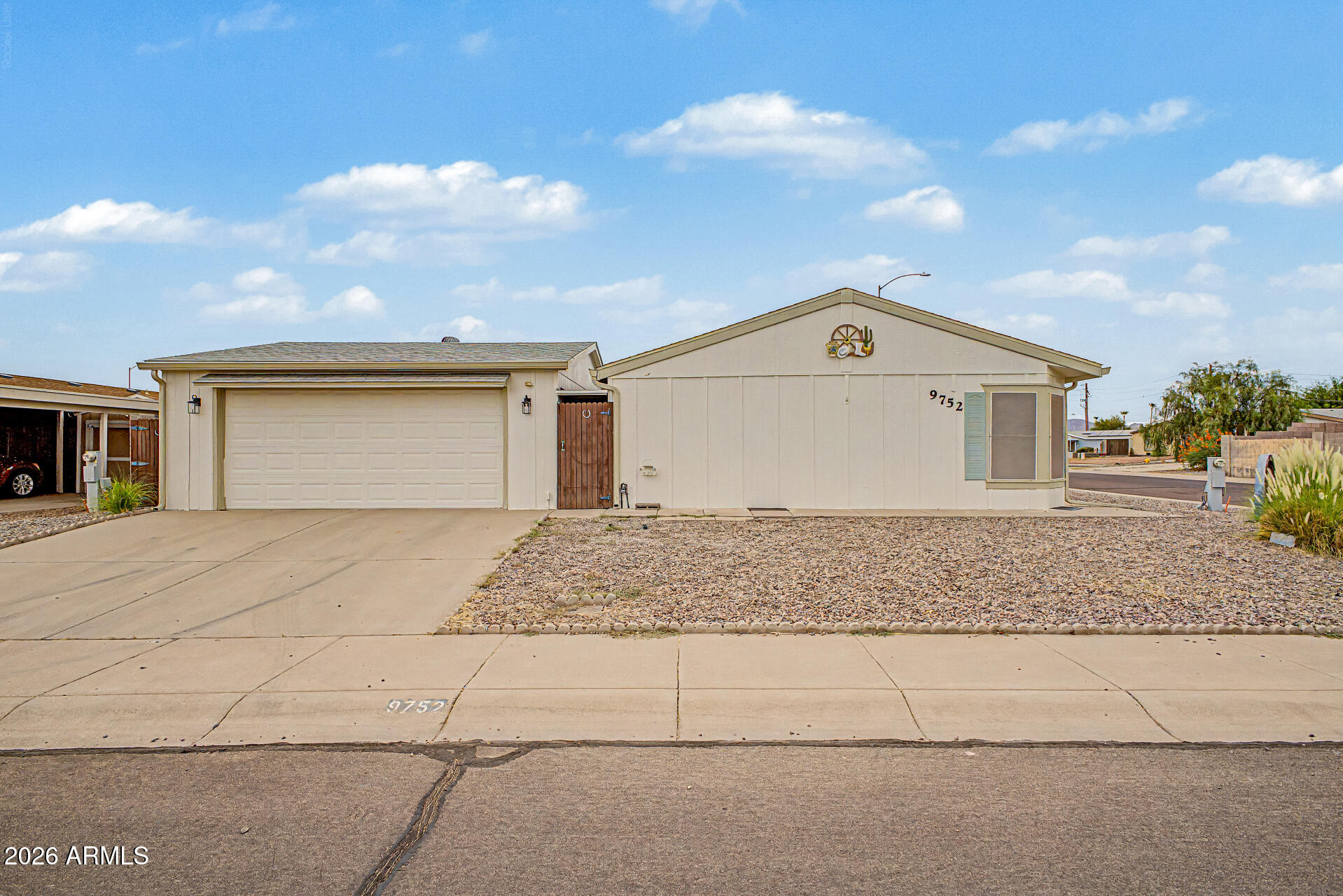 9752 E EMPRESS Avenue