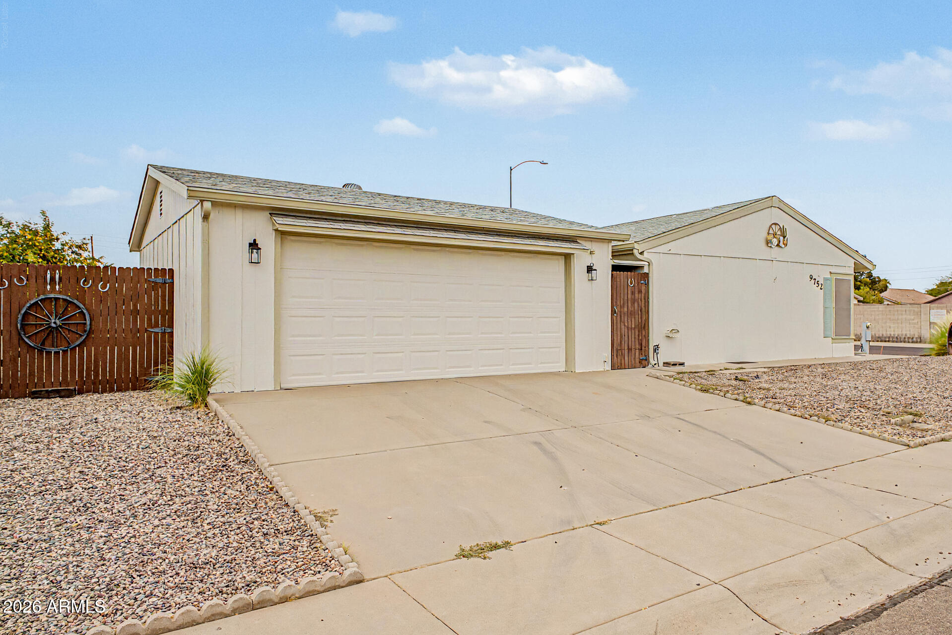 9752 E EMPRESS Avenue