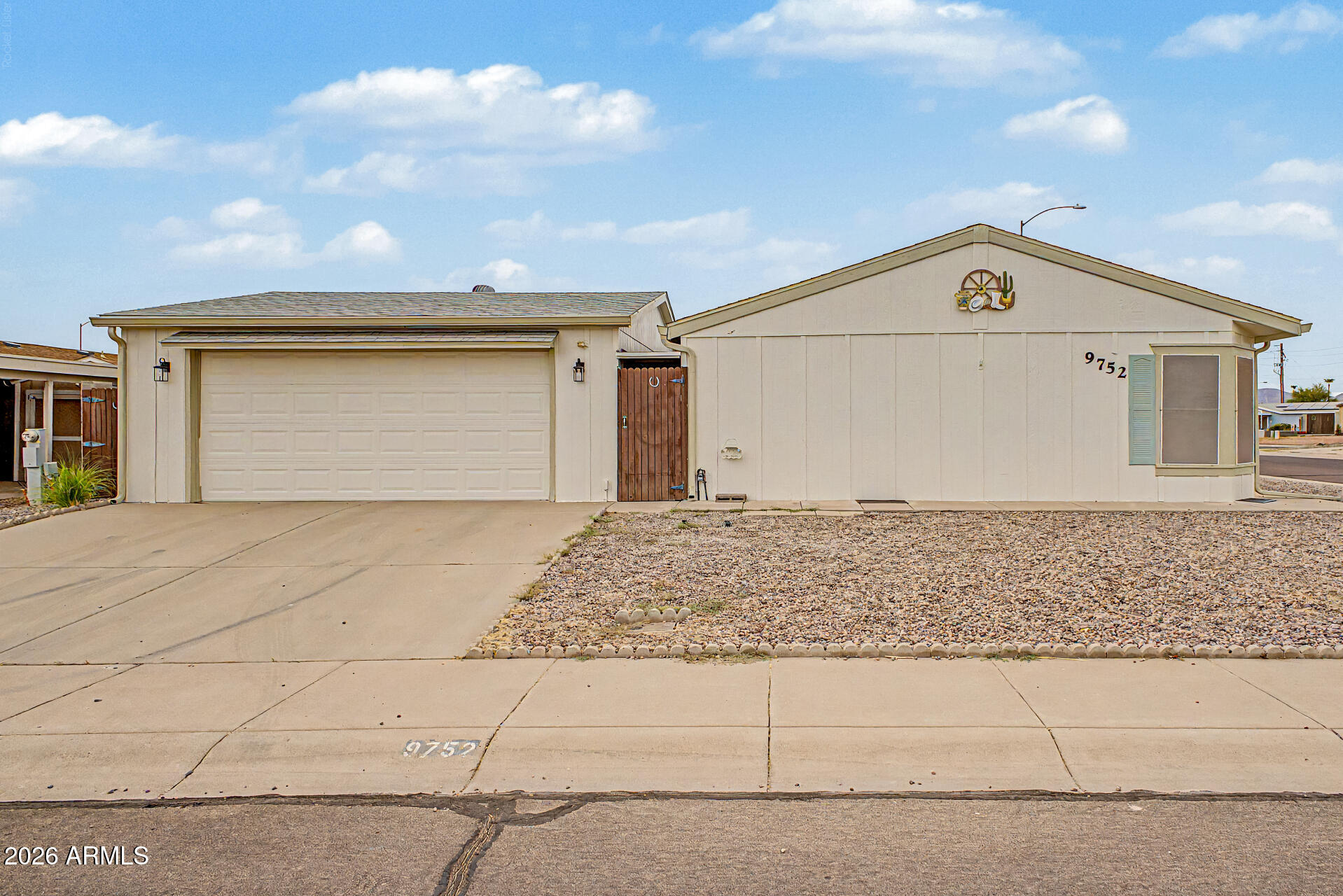 9752 E EMPRESS Avenue