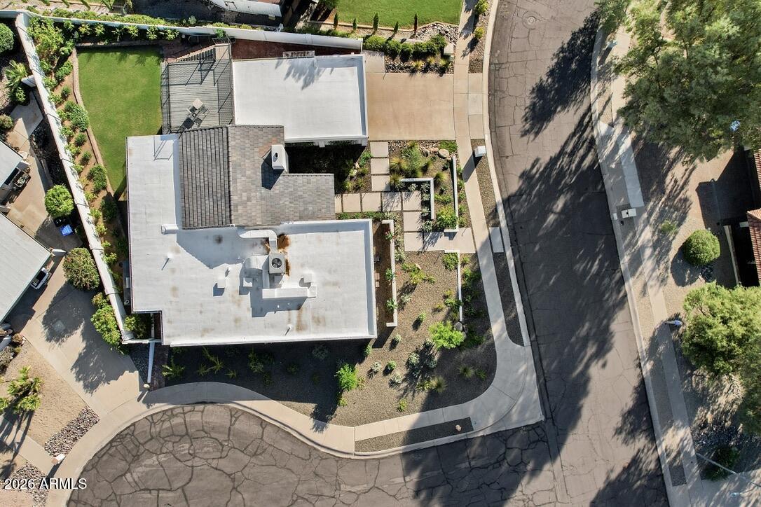 2221 E Nicolet Avenue