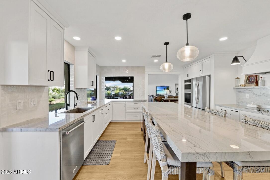 2221 E Nicolet Avenue
