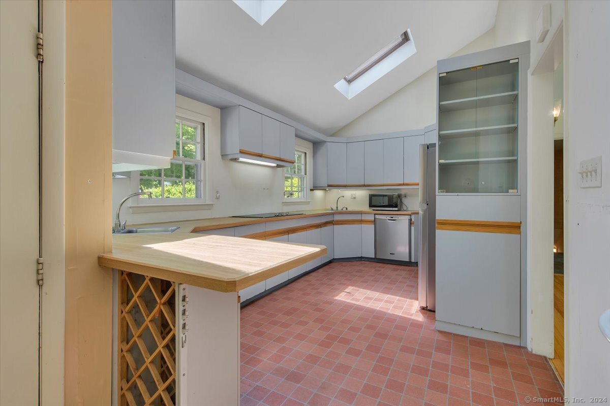 4 Hilltop Road