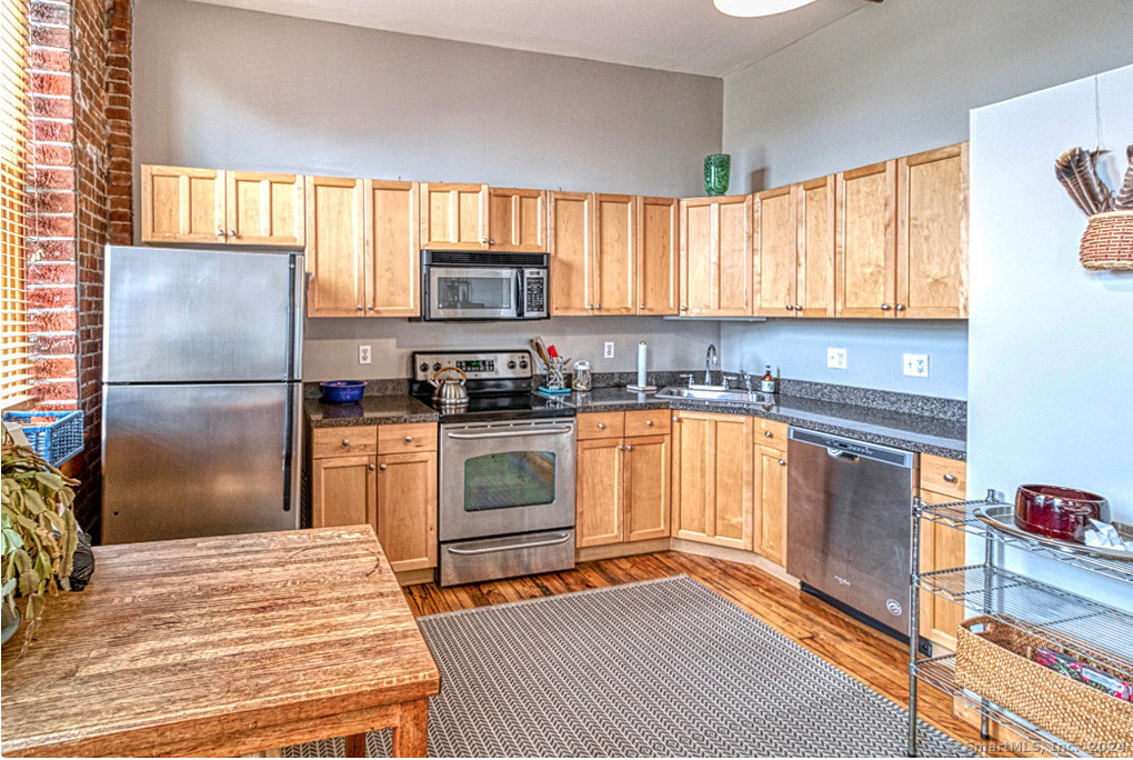 325 Lafayette Street 3202