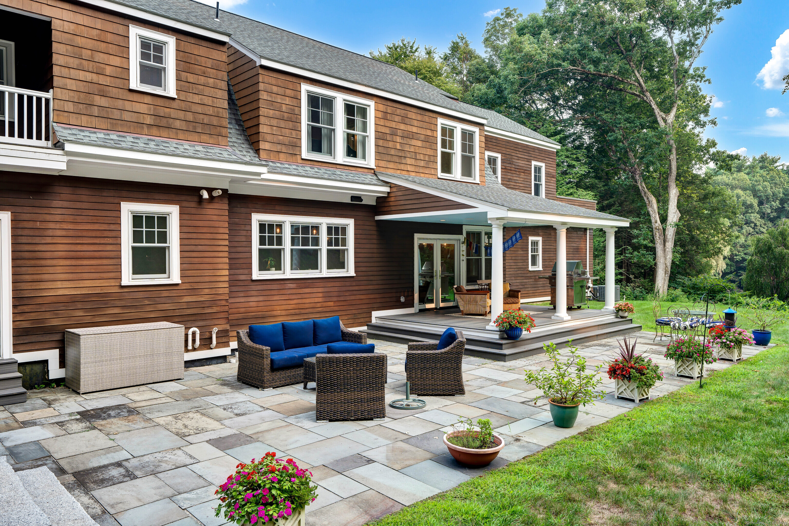 545 Deercliff Road