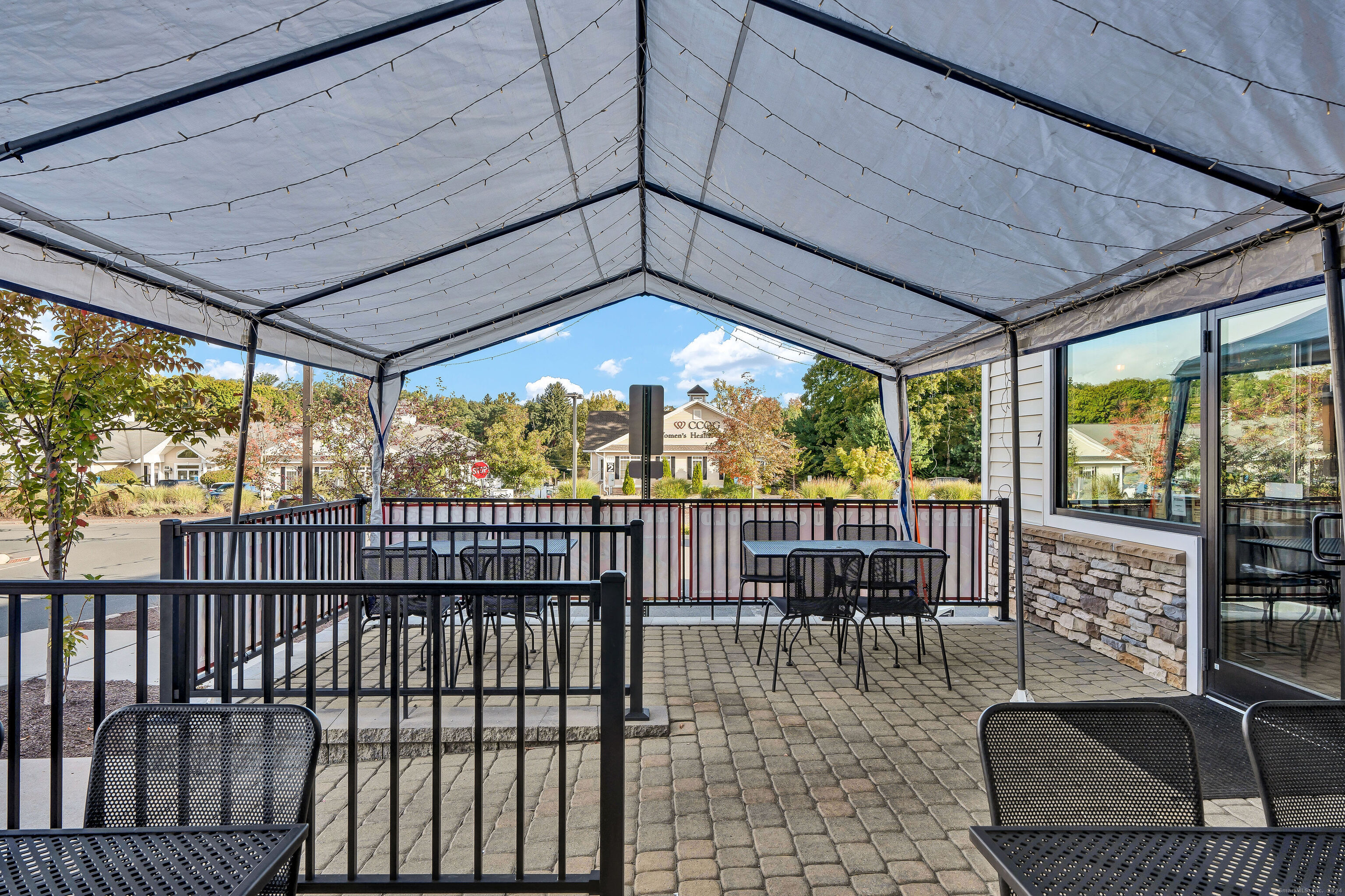 1095 West Street 7