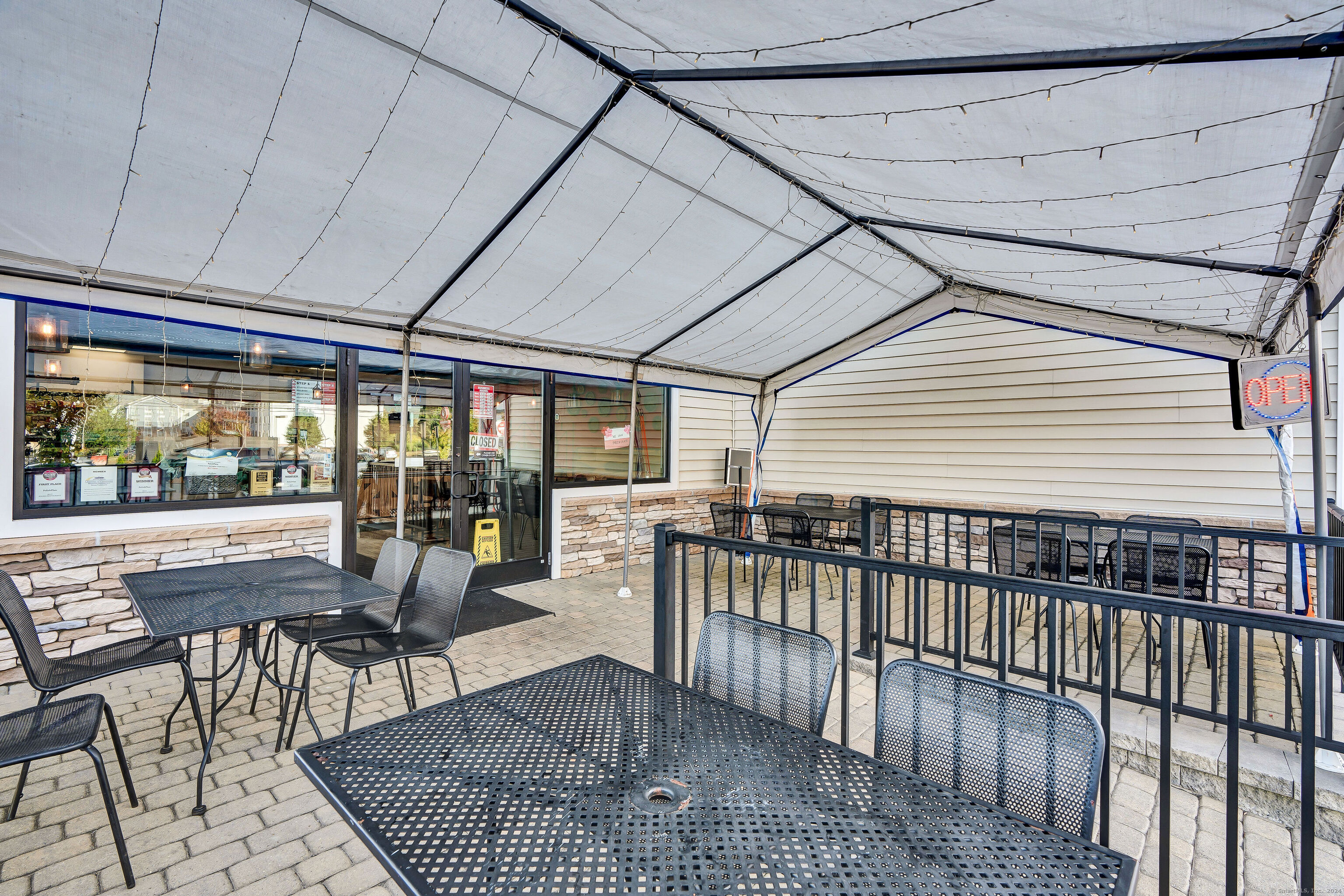 1095 West Street 7