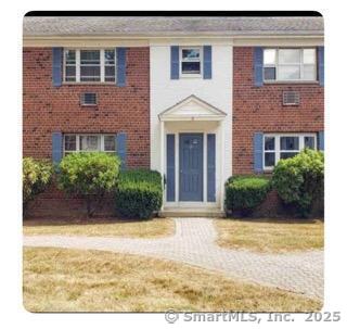 18 Colonial Drive APT A