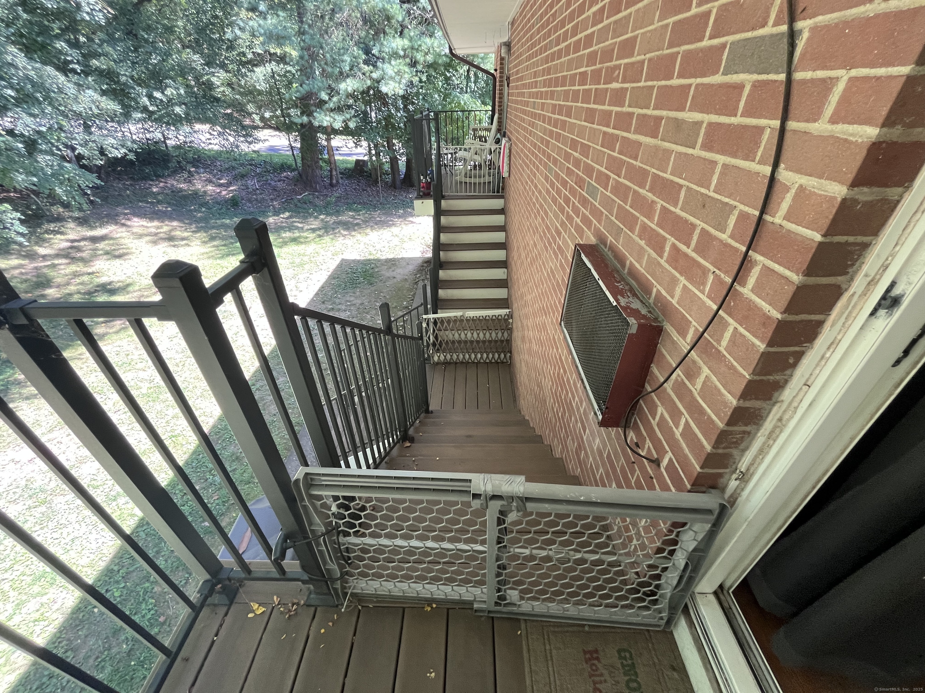 1622 Farmington Avenue APT 4