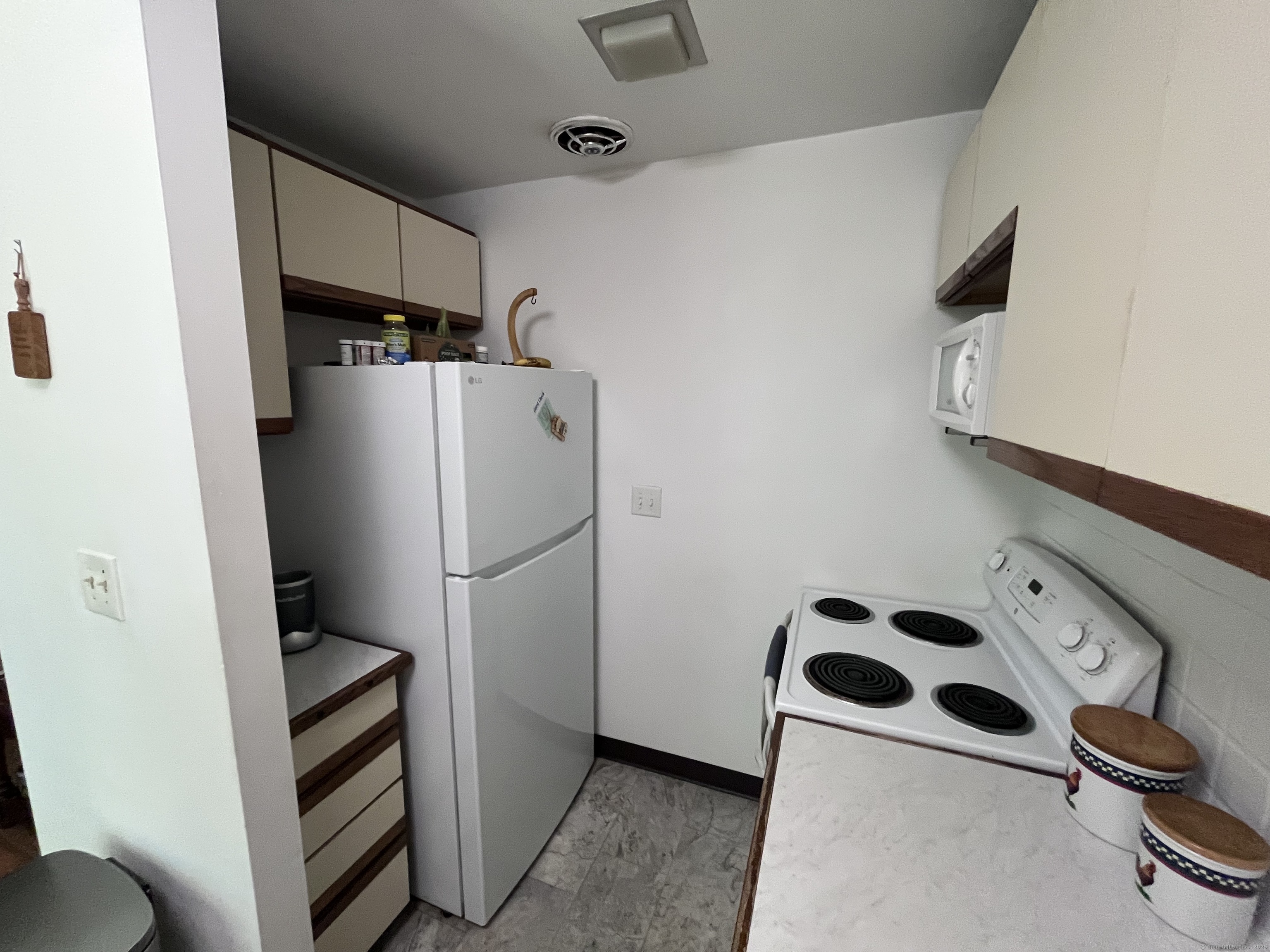 1622 Farmington Avenue APT 4