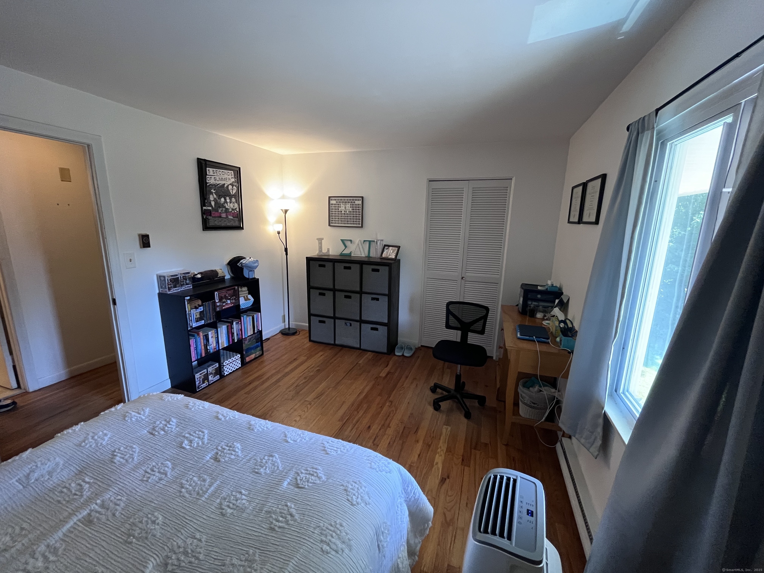 1622 Farmington Avenue APT 4
