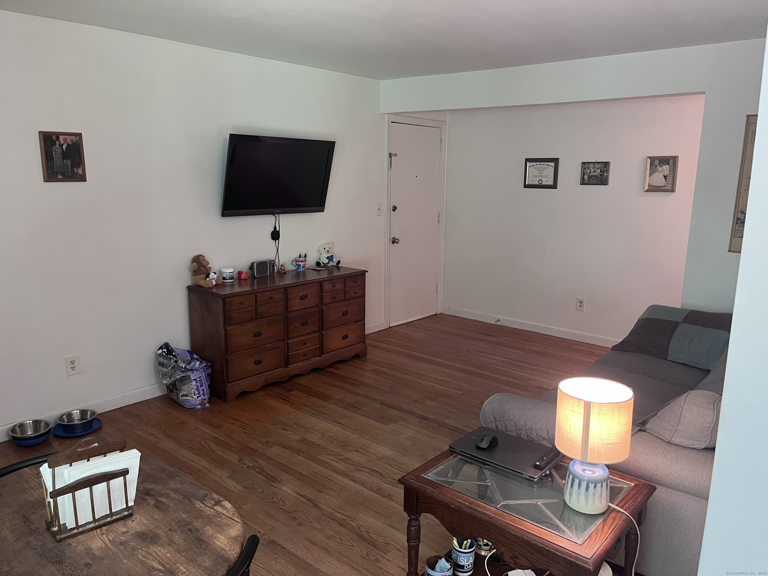 1622 Farmington Avenue APT 4