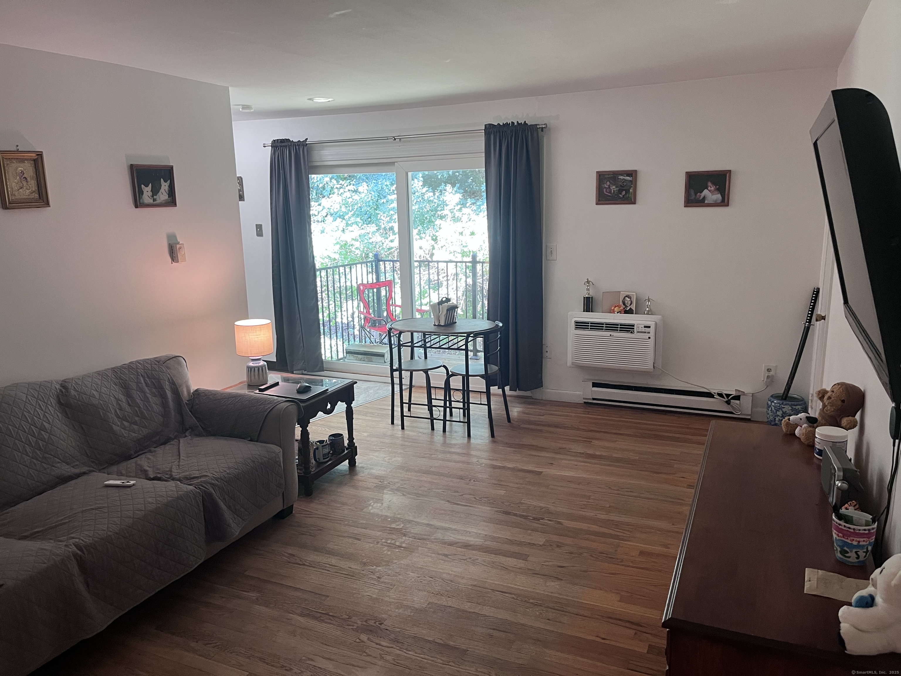 1622 Farmington Avenue APT 4