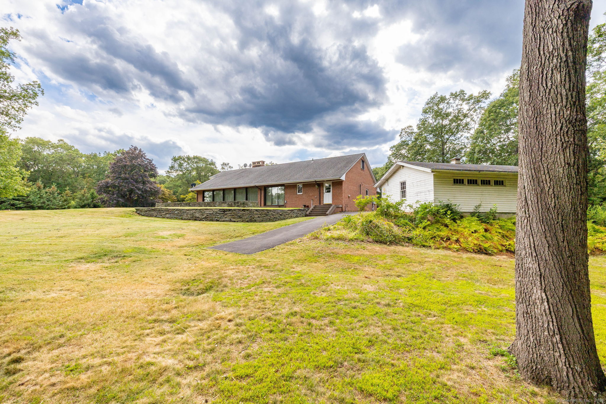127 Mountain Road