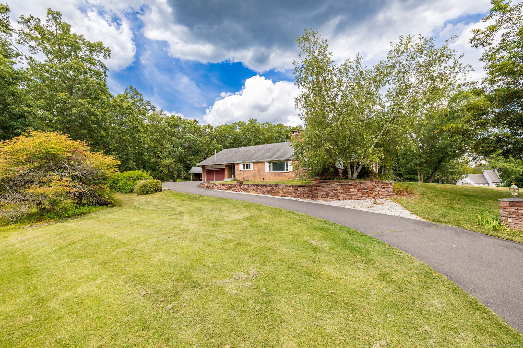 127 Mountain Road
