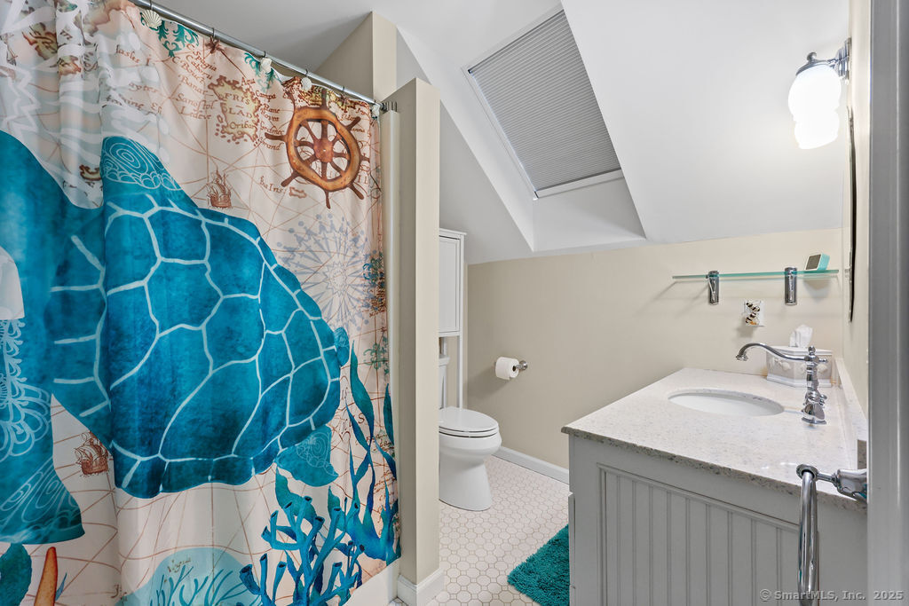 16 Oak Bluff