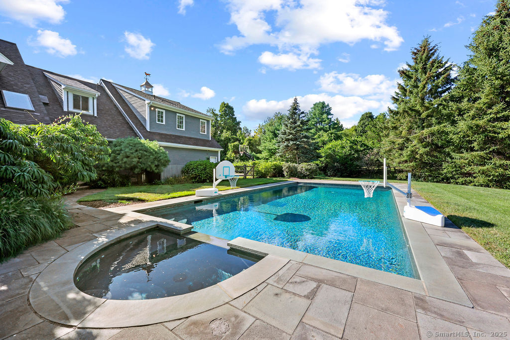 16 Oak Bluff