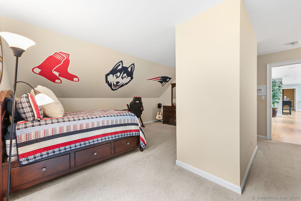 16 Oak Bluff