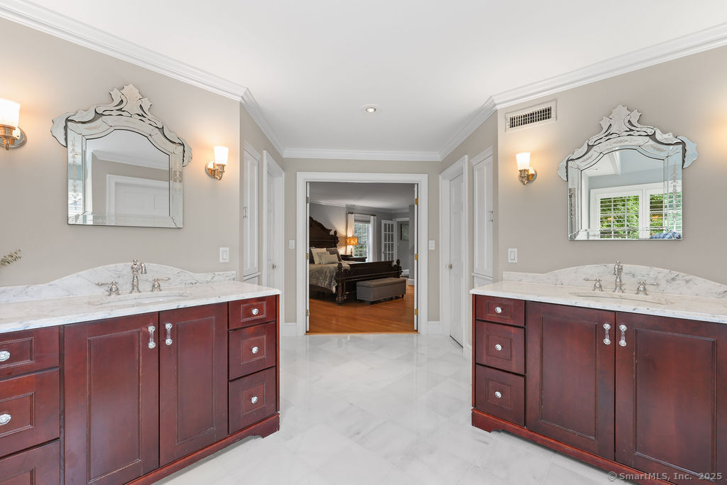 16 Oak Bluff