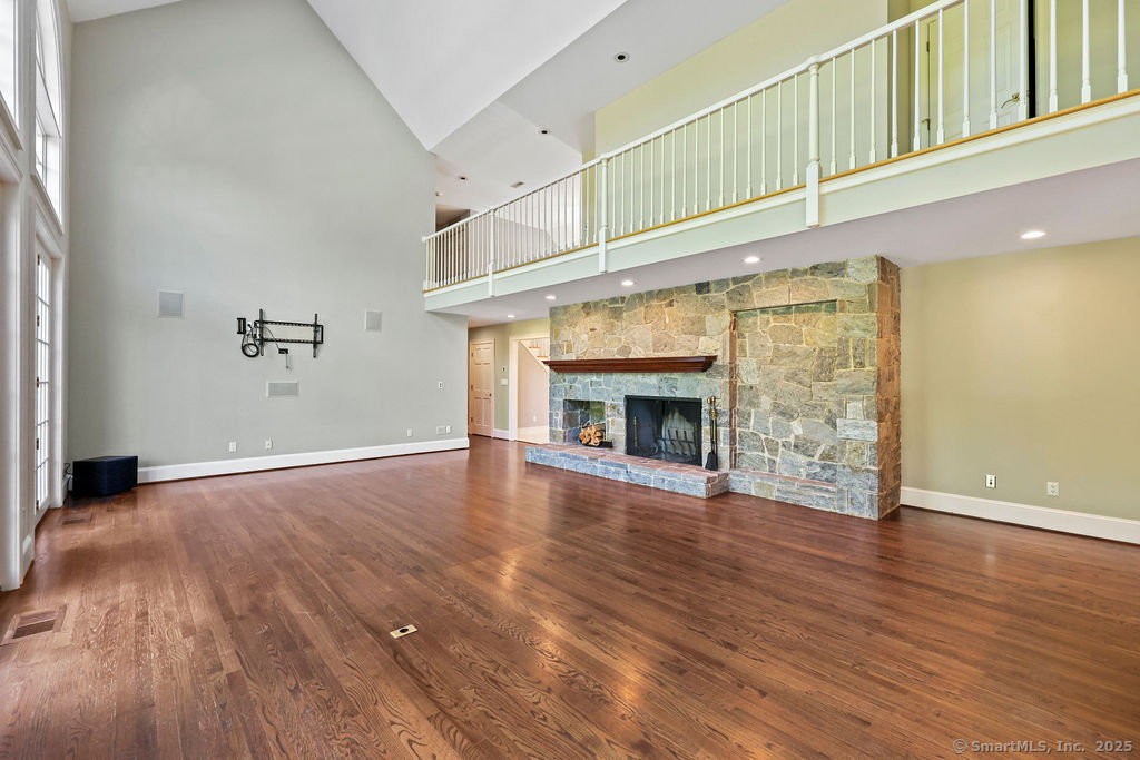 16 Oak Bluff