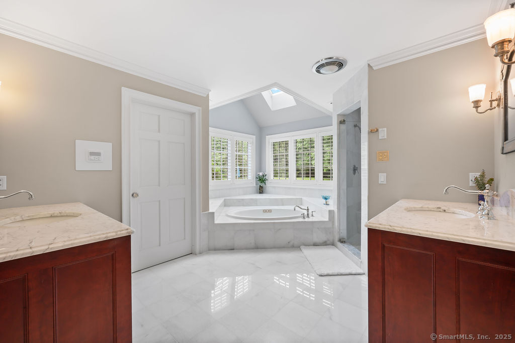 16 Oak Bluff
