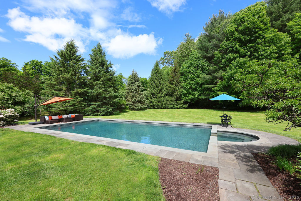 16 Oak Bluff