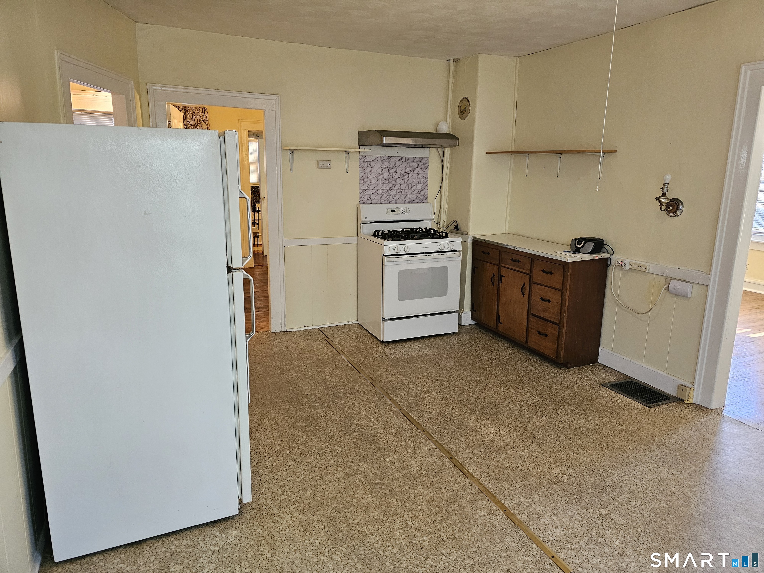 154 Curtis Street 1st Floor
