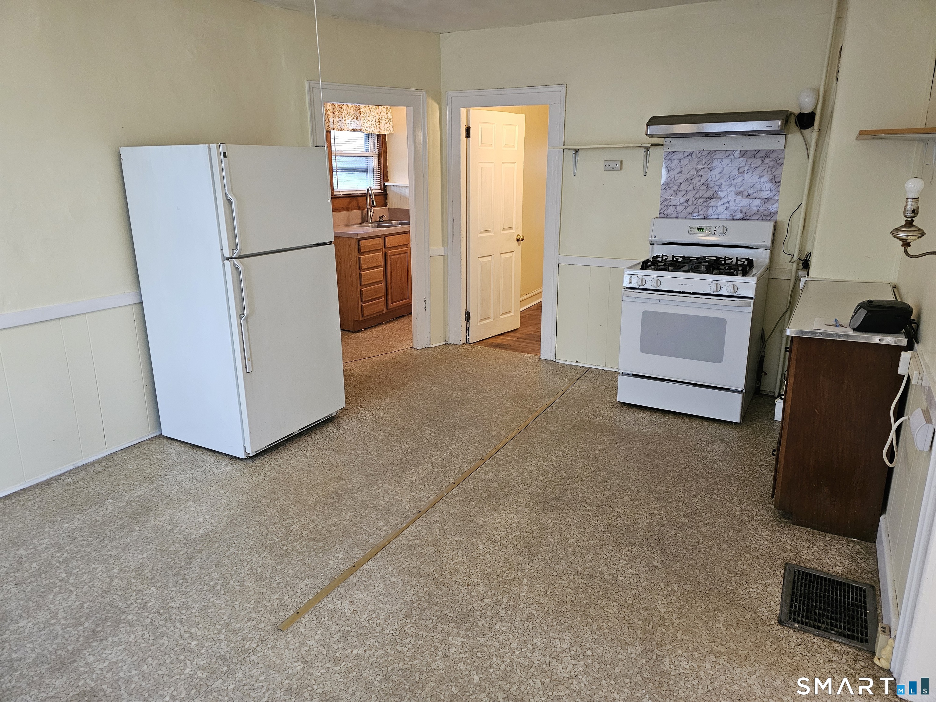 154 Curtis Street 1st Floor