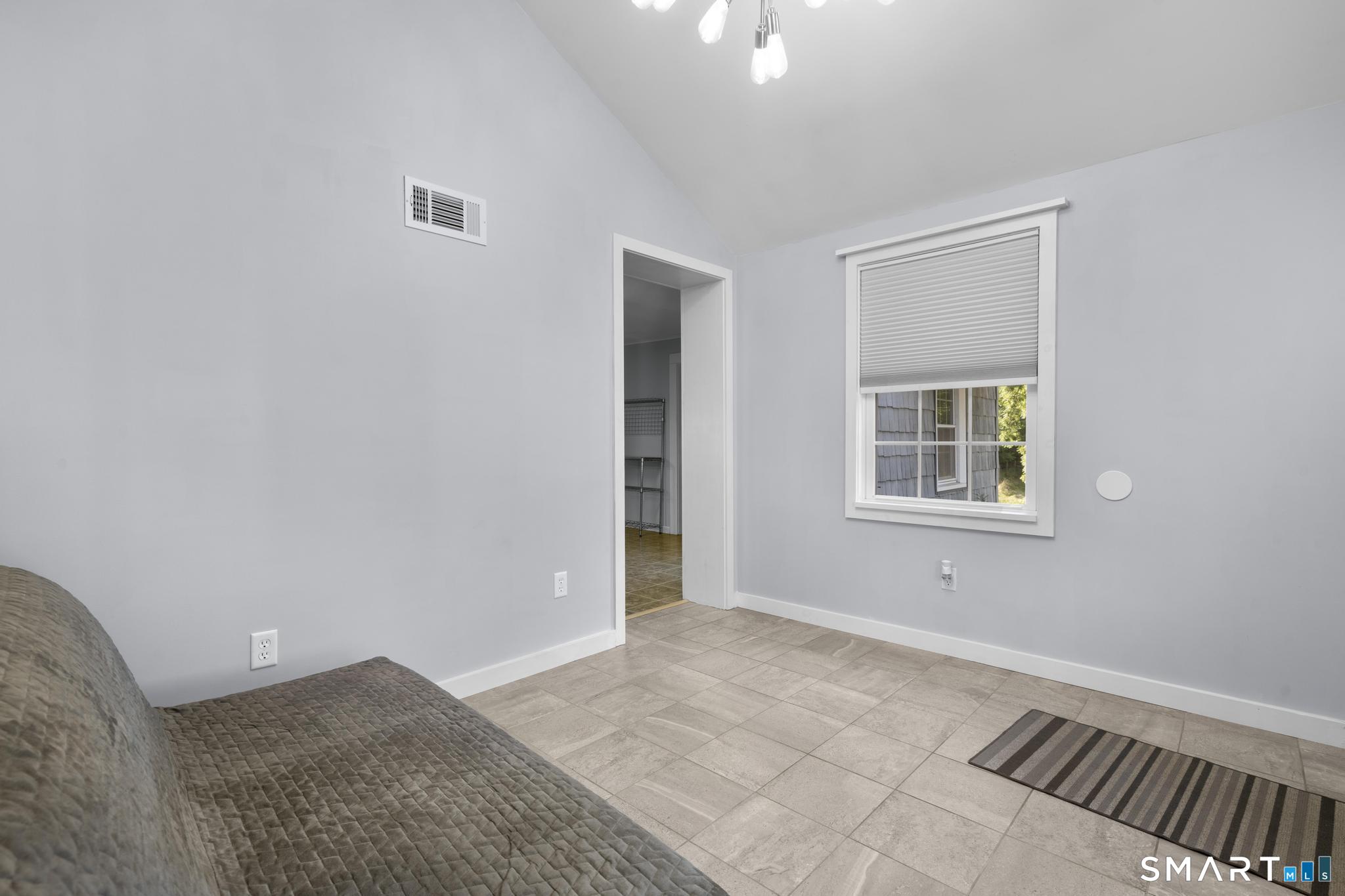 834 Bee Street