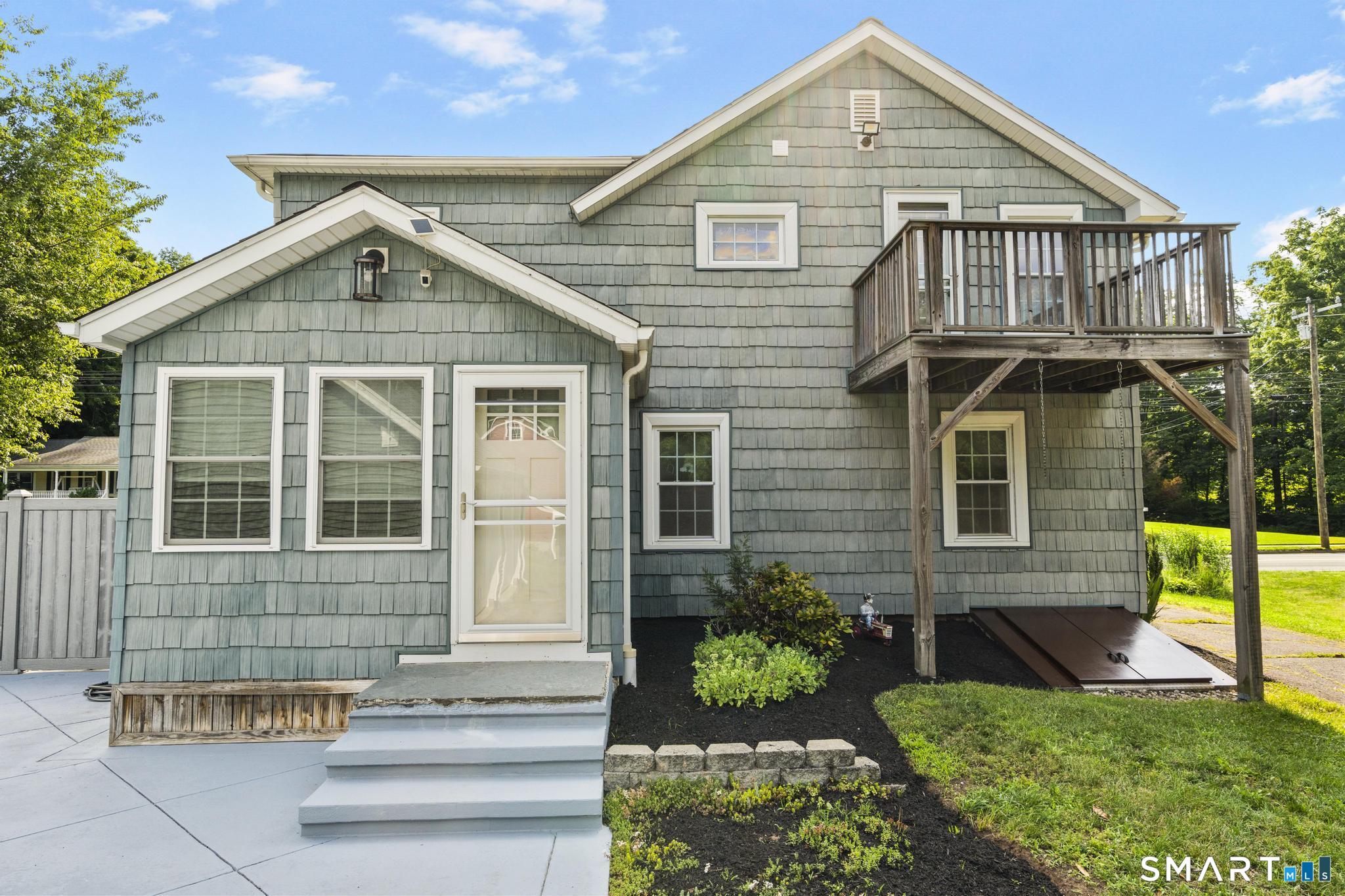 834 Bee Street