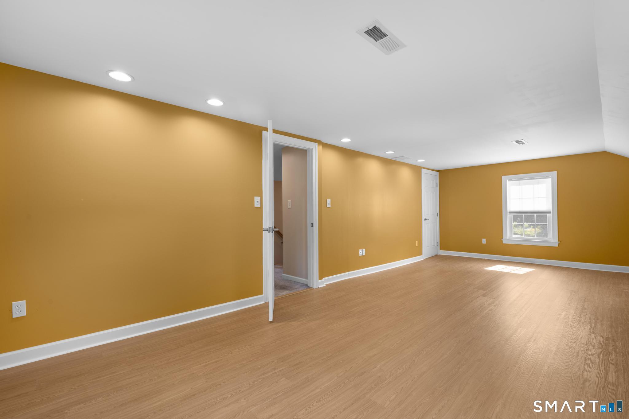 834 Bee Street