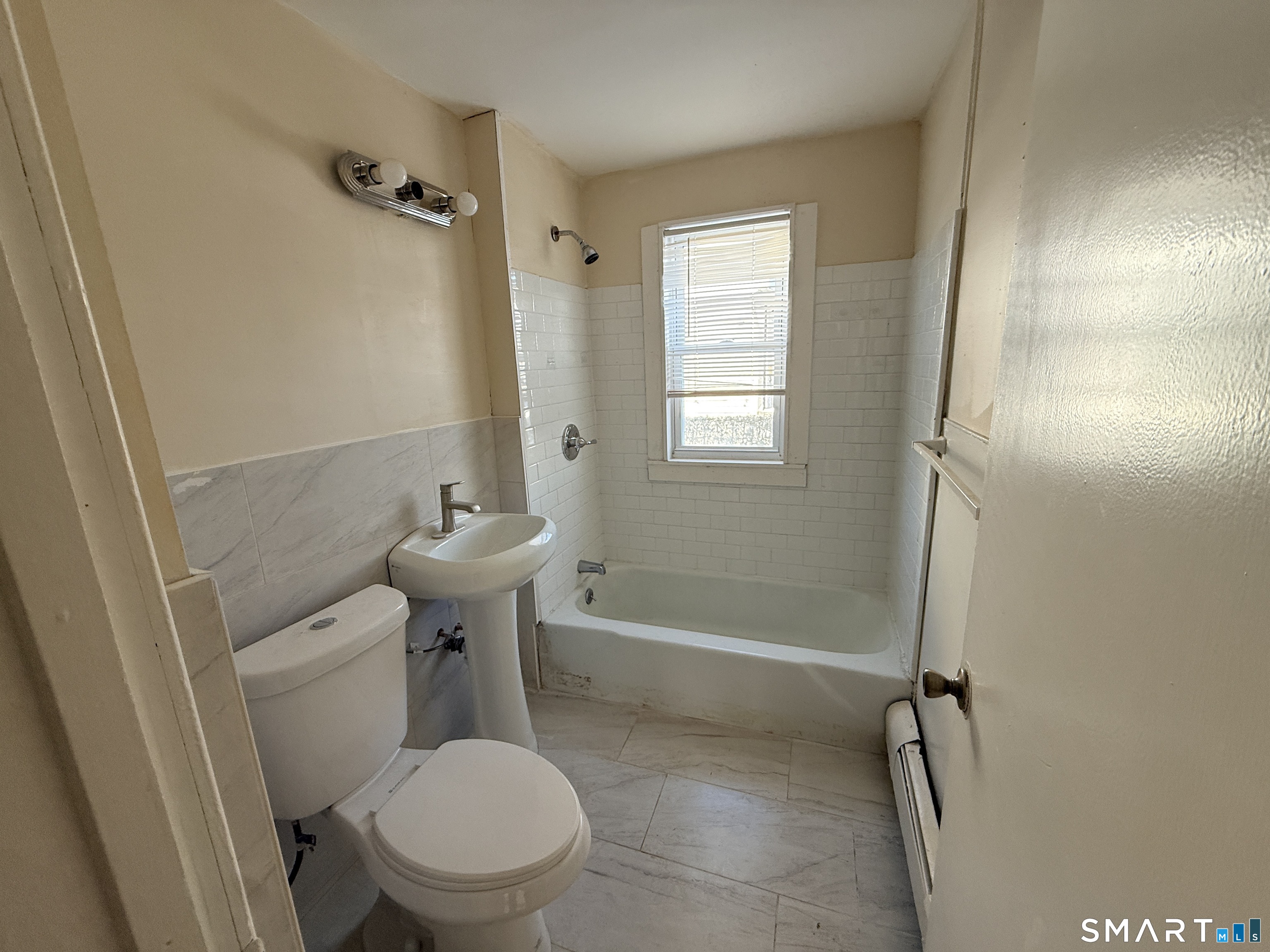 15-17 Beacon Street Unit: 1st Floor