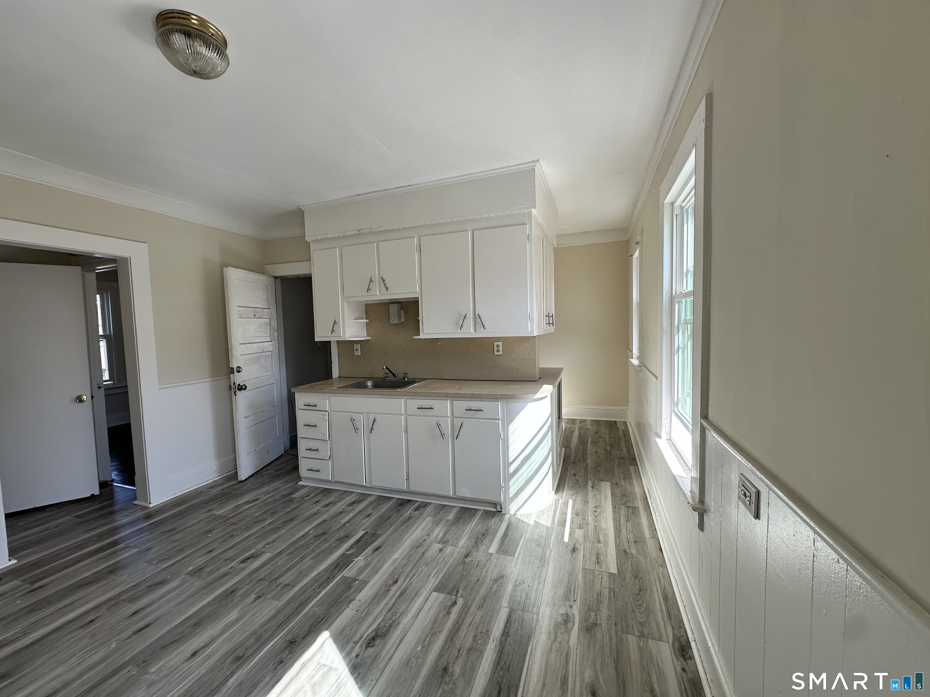 15-17 Beacon Street Unit: 2nd floor