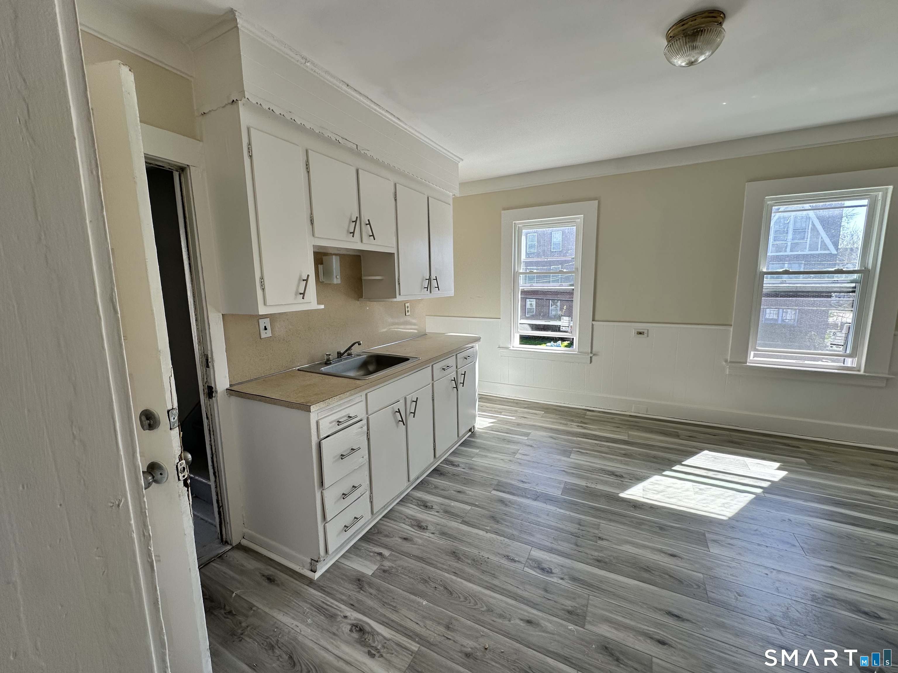 15-17 Beacon Street Unit: 2nd floor