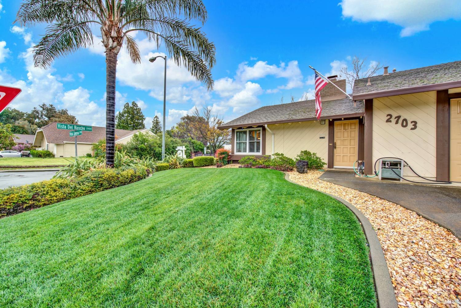 2703 Vista Serena