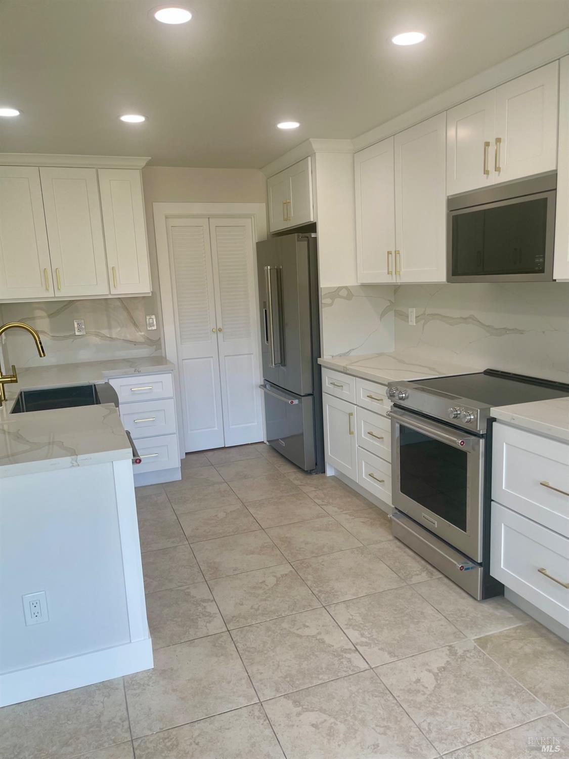 2442 Bay Hill Dr