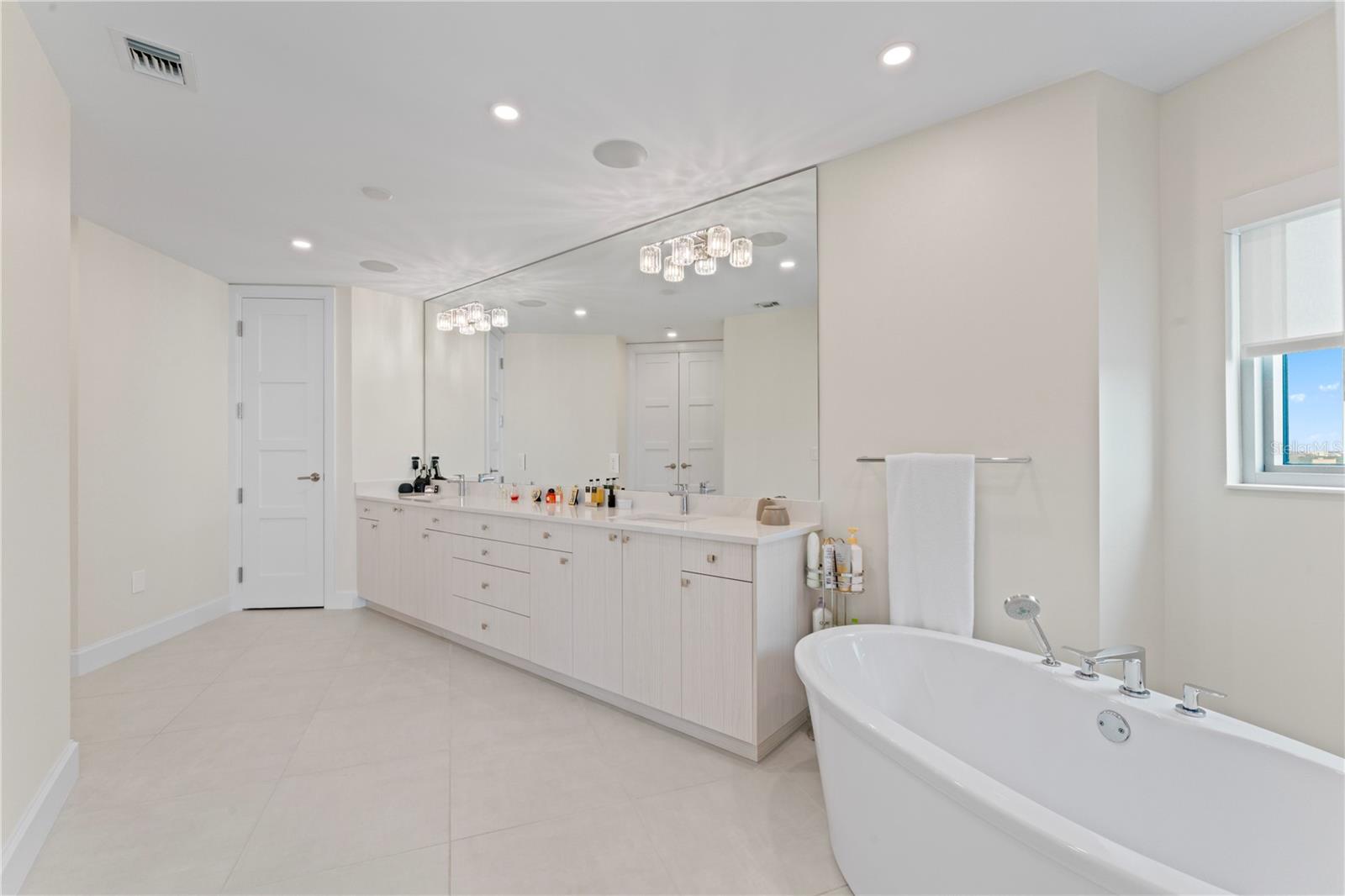 3401 BAYSHORE BLVD #1801