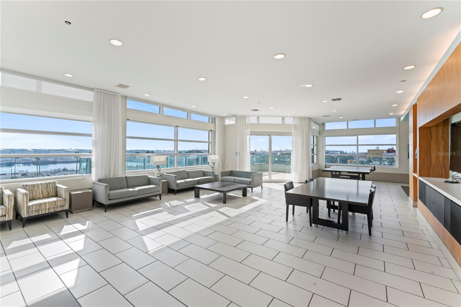 912 CHANNELSIDE DR #2607