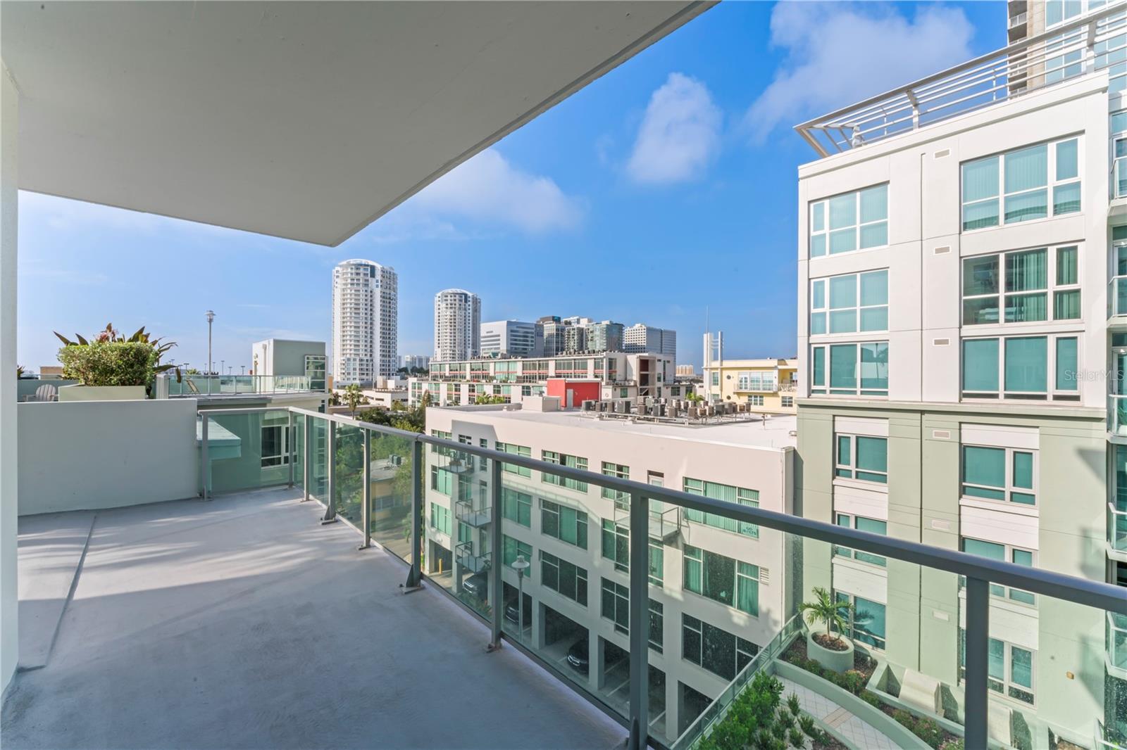 912 CHANNELSIDE DR #2607