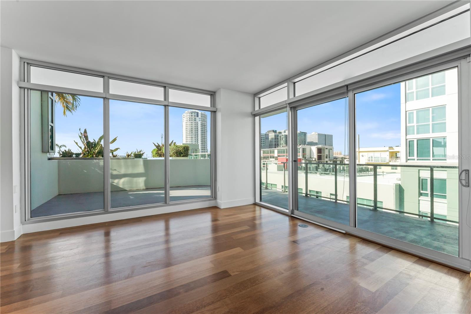 912 CHANNELSIDE DR #2607