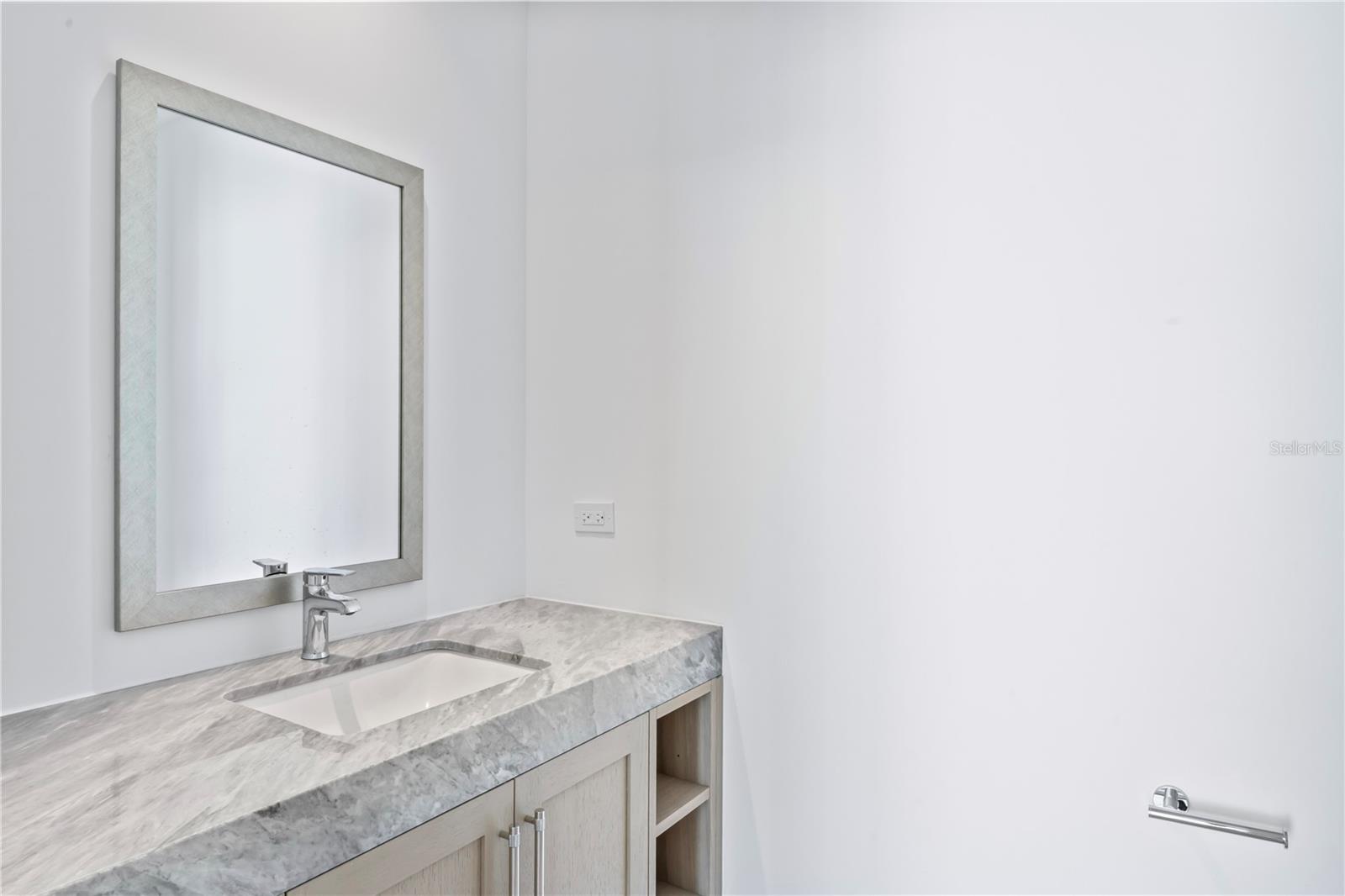 2912 W SANTIAGO ST #1901