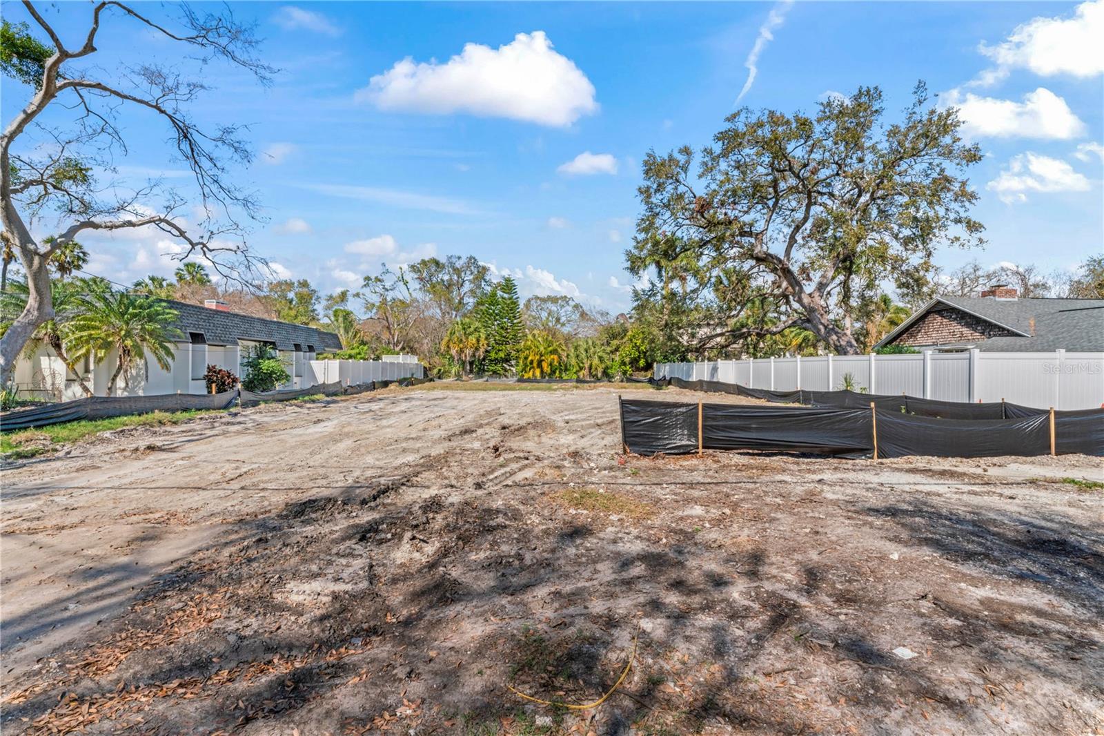 4513 W MELROSE AVE