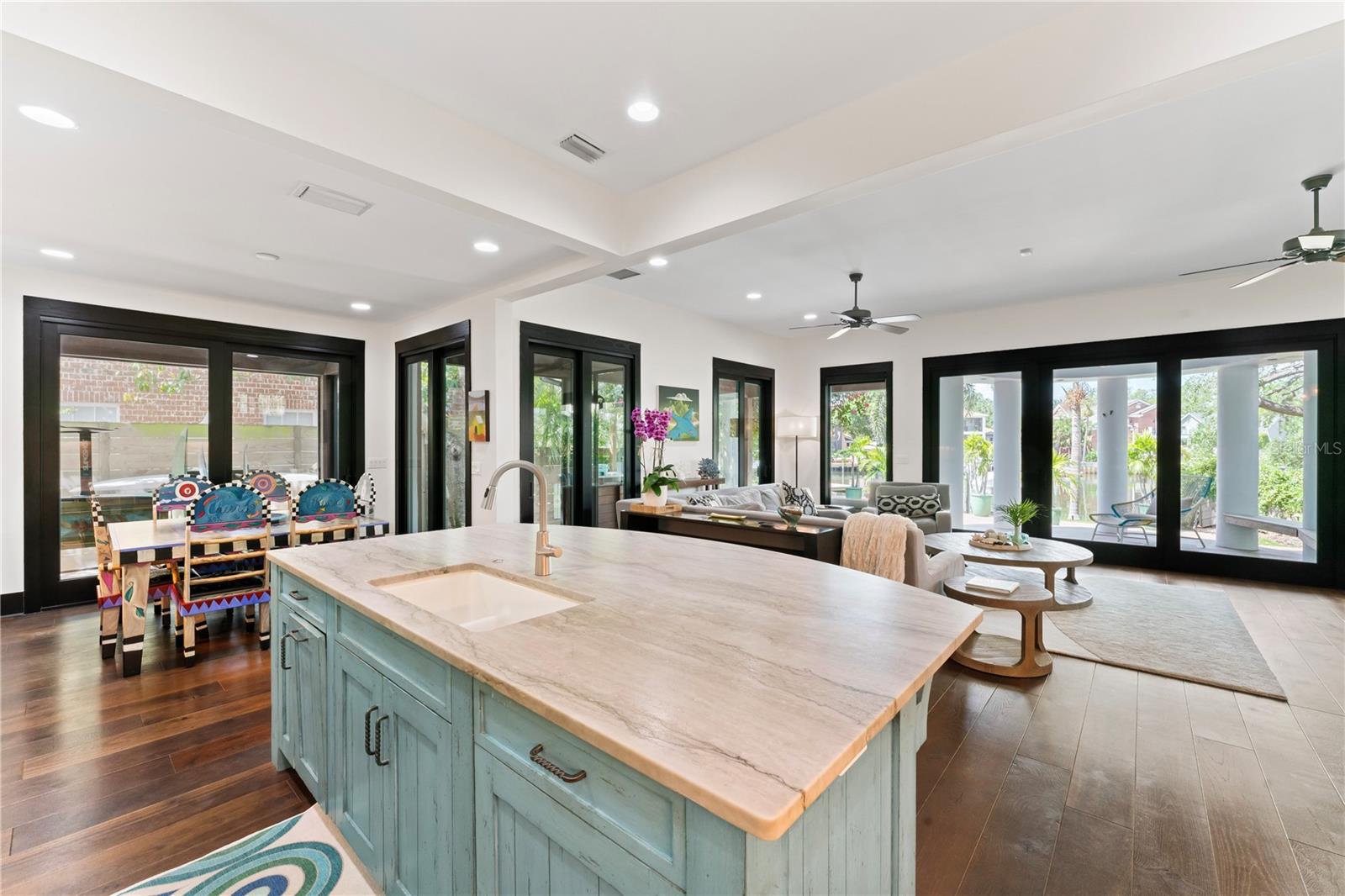 90 BAHAMA CIR