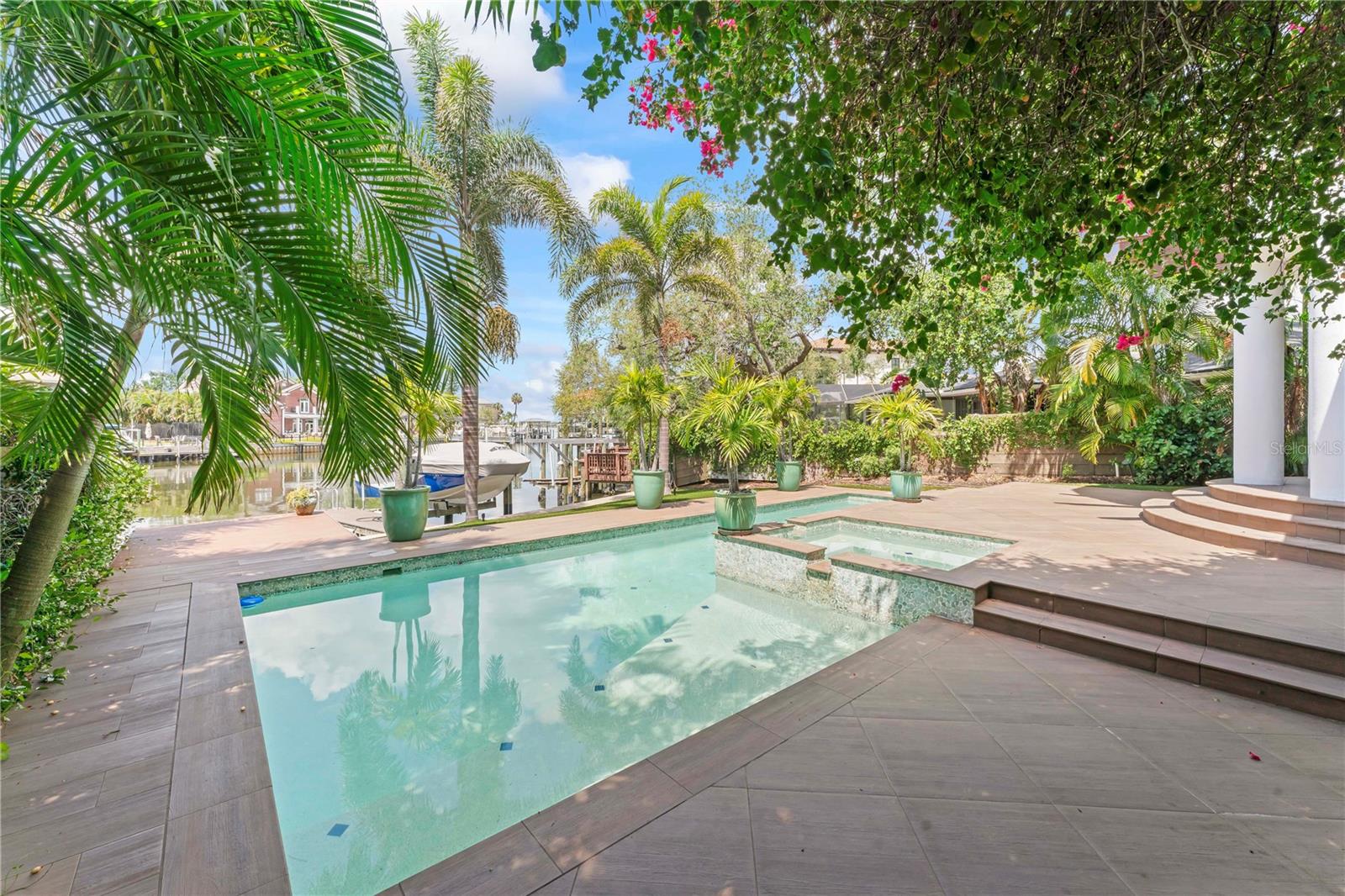 90 BAHAMA CIR