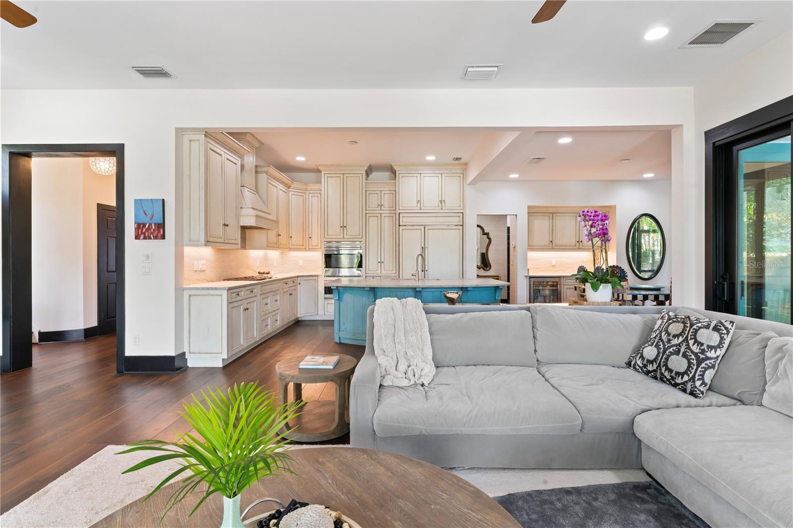 90 BAHAMA CIR