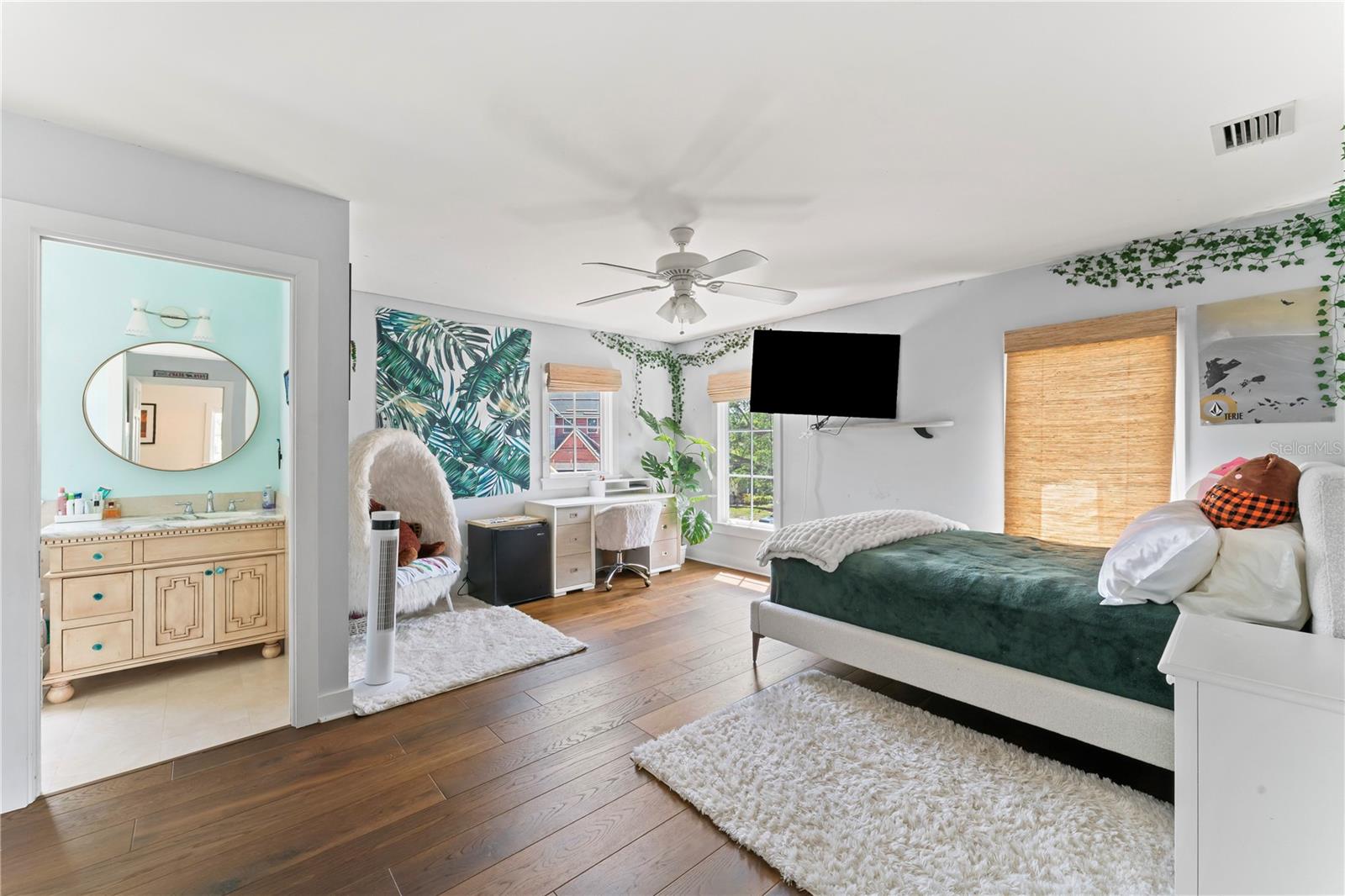 90 BAHAMA CIR