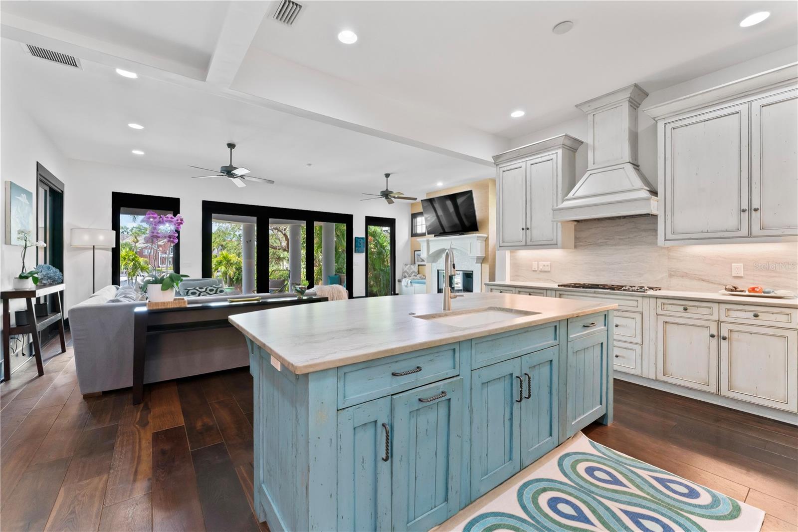 90 BAHAMA CIR