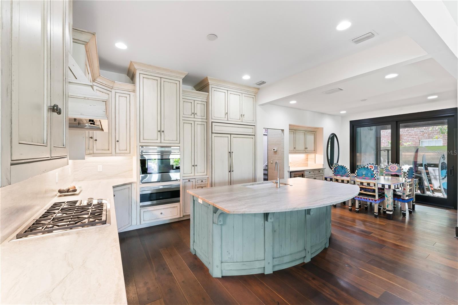 90 BAHAMA CIR