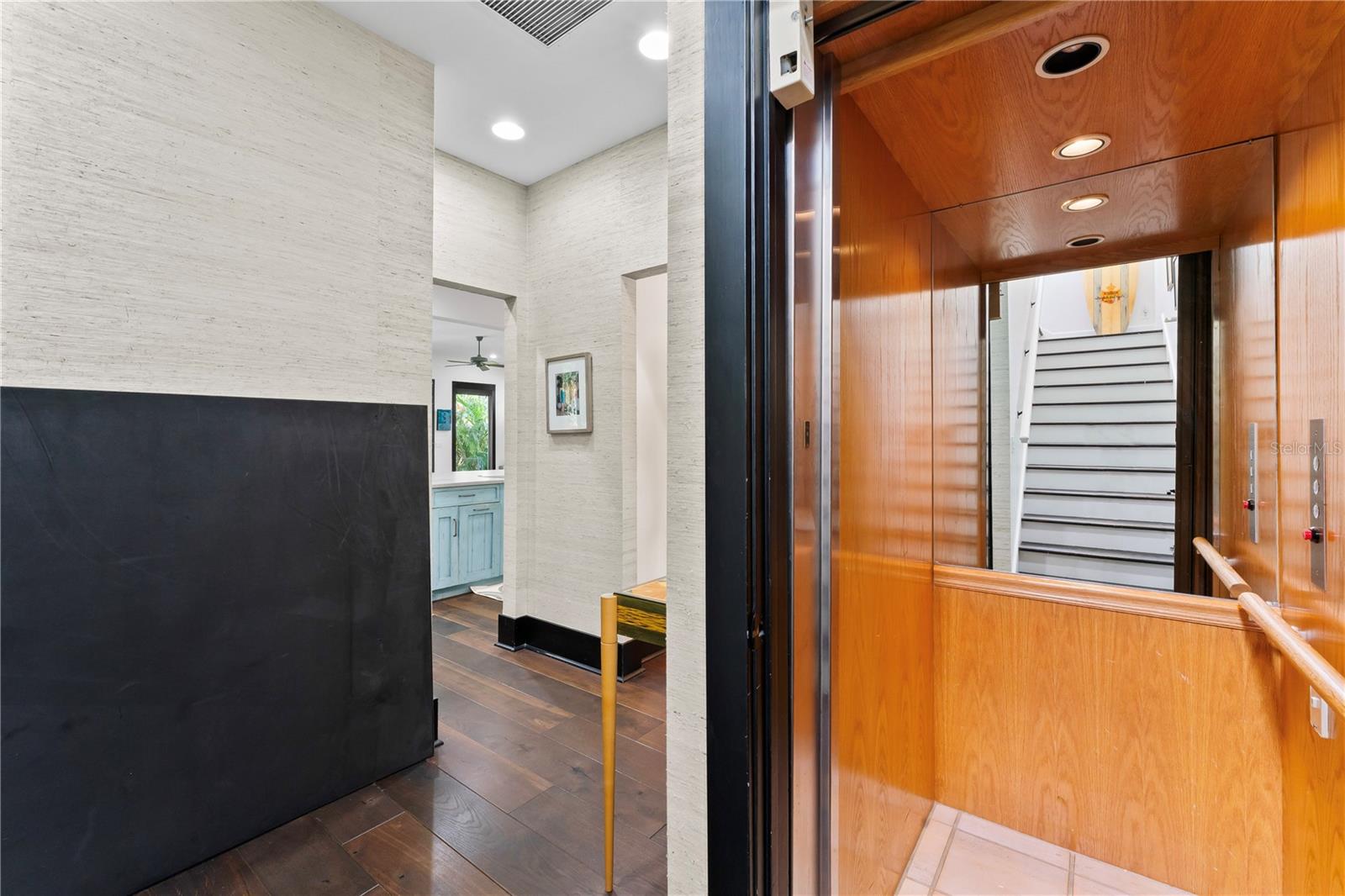90 BAHAMA CIR