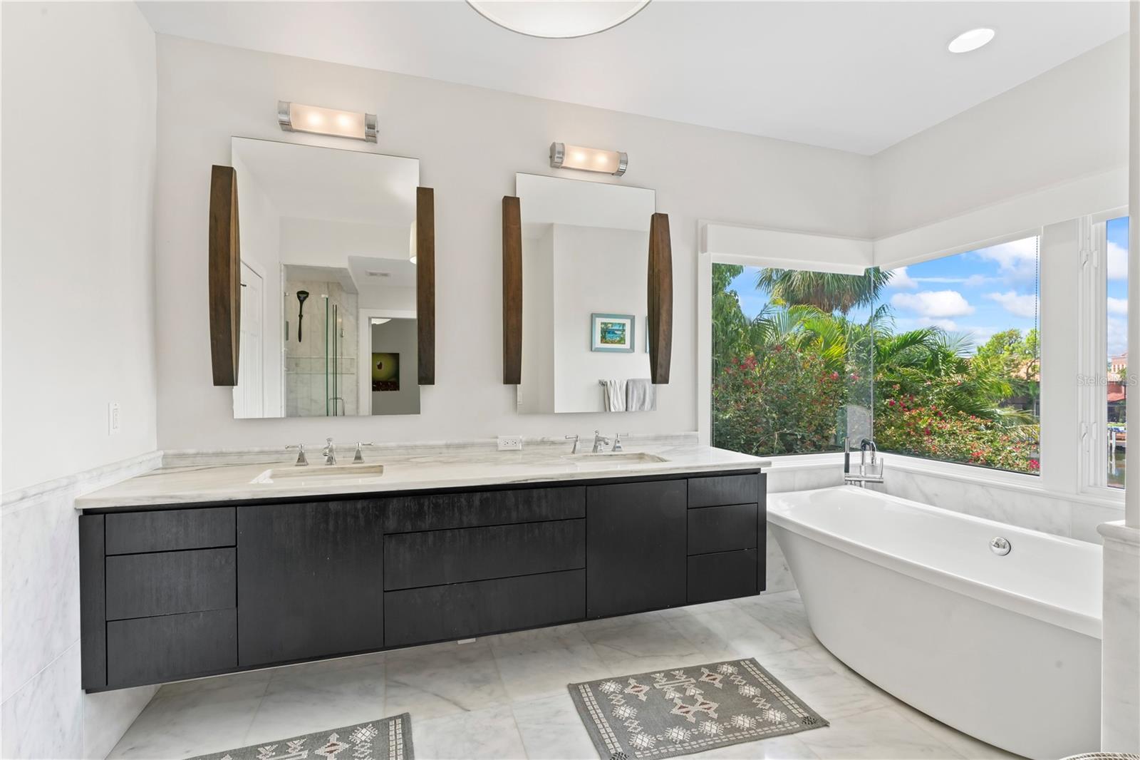 90 BAHAMA CIR