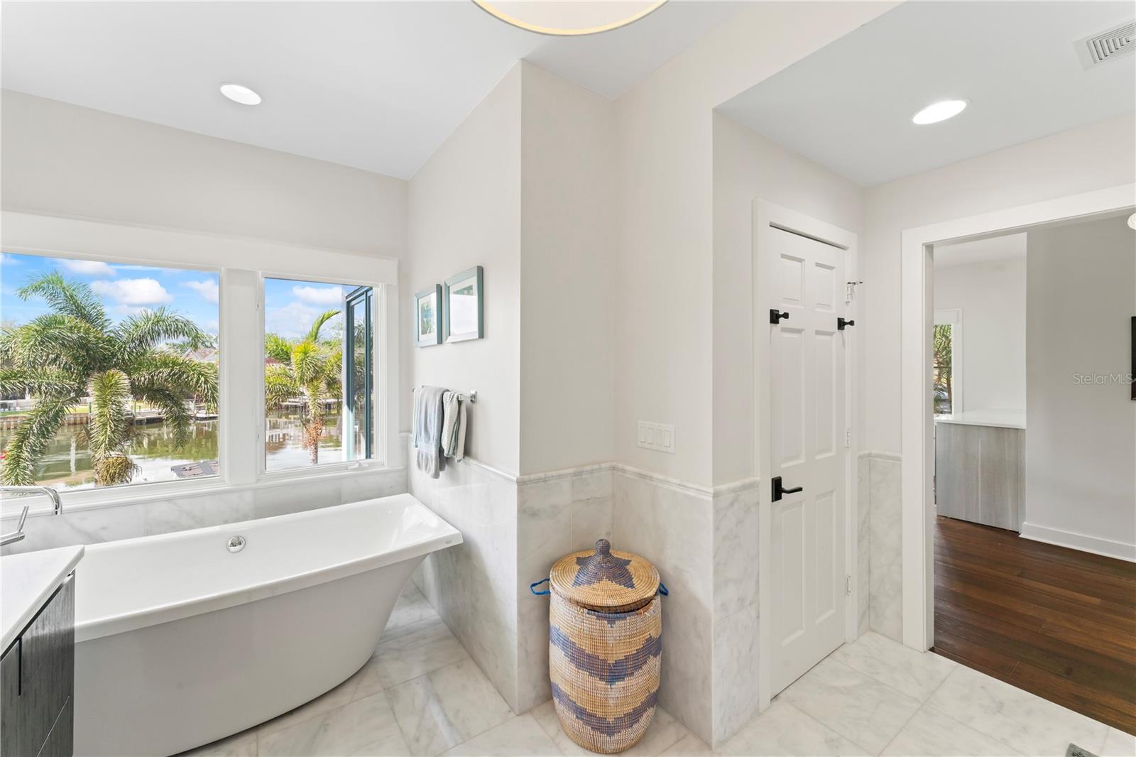 90 BAHAMA CIR